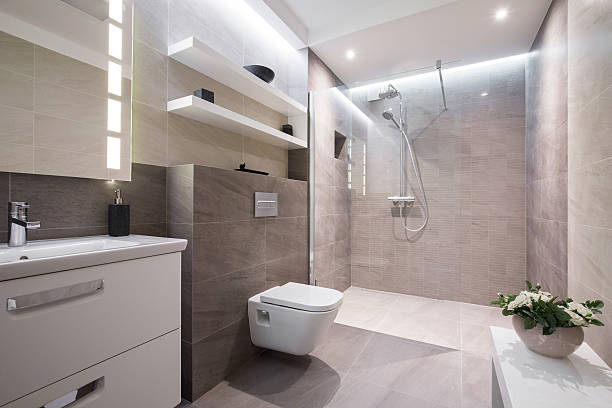 Professionelle Fliesenarbeiten im Badezimmer